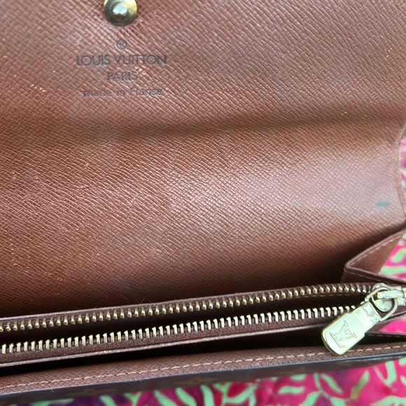 Louis Vuitton Monogram Sarah Wallet - Picture 12 of 17